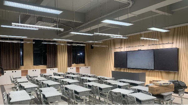 點(diǎn)亮教室之光，維格護(hù)眼燈守護(hù)學(xué)子明眸