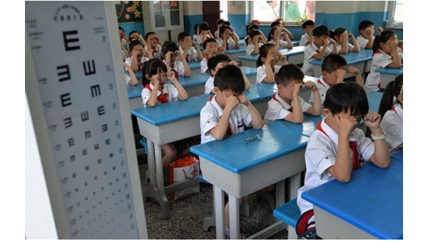 為學(xué)生眼睛“減負”！中小學(xué)校要打造教室優(yōu)質(zhì)照明光環(huán)境